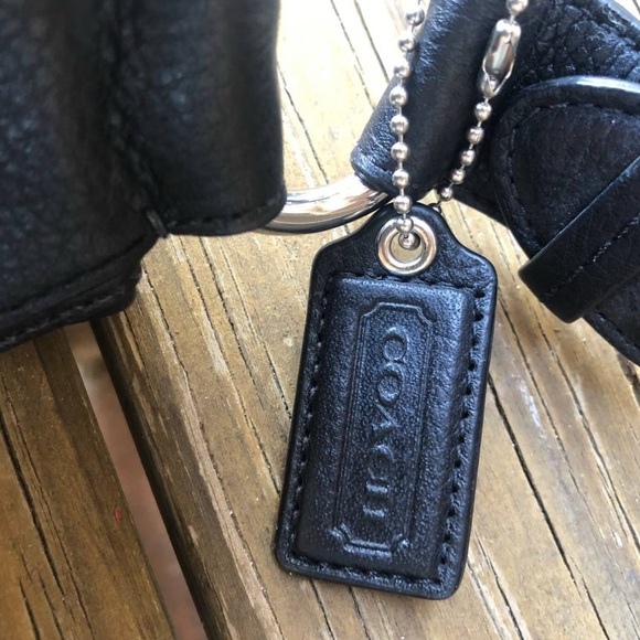 Stylish black Coach Penelope Hobo Leather handbag with silver hardware. - Picture 5 of 16